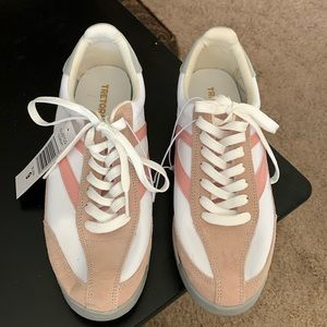 Cute shoes, size 9 , never worn.  Still with tag .